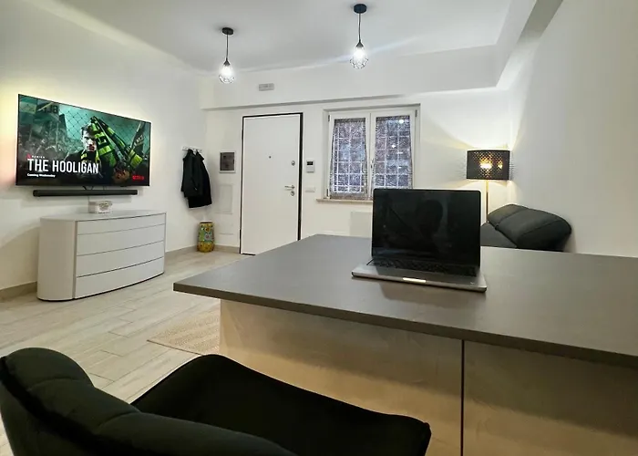 Elegant & Spacious 2Br 2Ba Unit With Private Patio